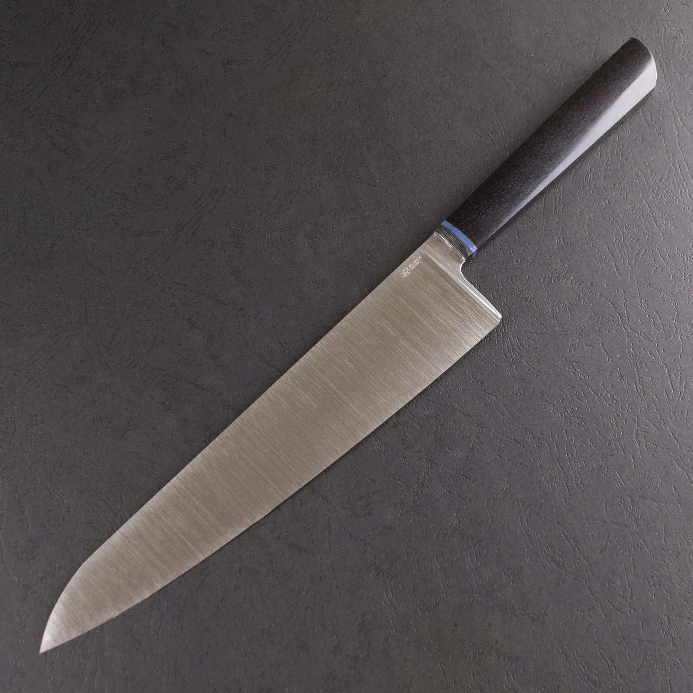 Фото Шеф-нож Quorus 240 Elmax на официальном сайте производителя QUORUS