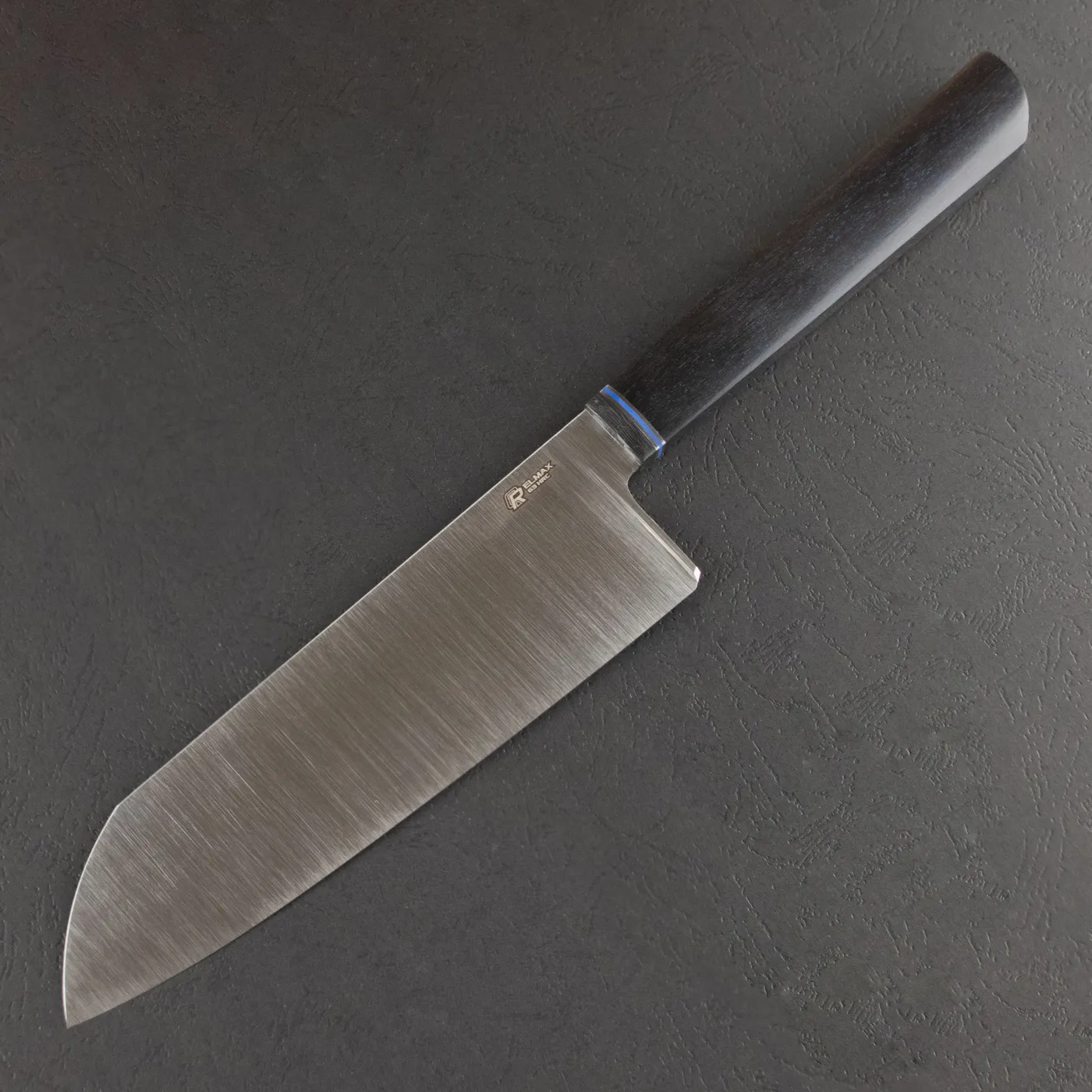 Фото Нож Сантоку Quorus 180 Elmax на официальном сайте производителя QUORUS